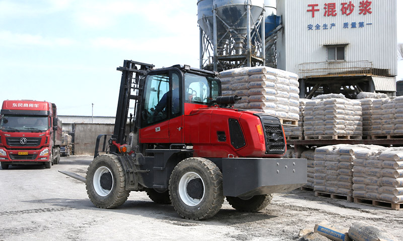 Rough Terrain Forklift for Dry Mortar and Bagged Cement Logistics