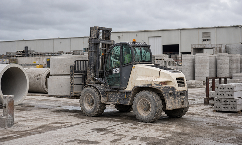 FD60-RT Rough Terrain Forklifts for Precast Concrete Yard Handling