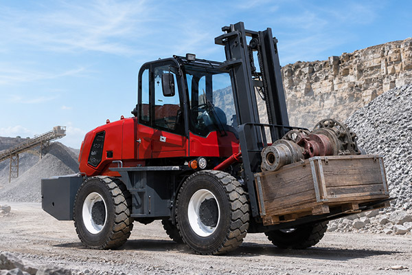 Rough Terrain Forklifts for Mining and Quarry Operations: Applications and Selection Guide